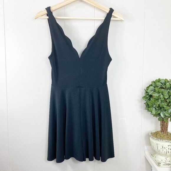 Kimchi Blue Pants - Kimchi Blue Black Scallop Hem Romper Size Small